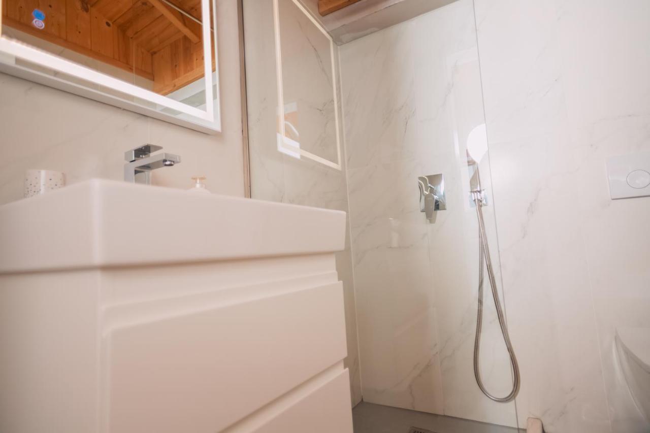 Vila&apartments Kadare Guest house